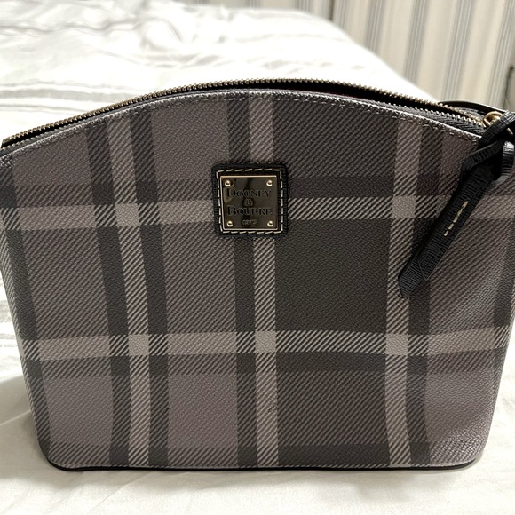 New without tags. Dooney & Burke Graham Gray Plaid Suki Crossbody purse - Picture 1 of 5